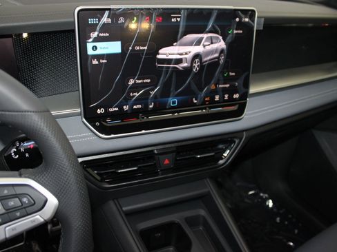 New 2026 Volkswagen Tiguan SE R-Line FWD image 21