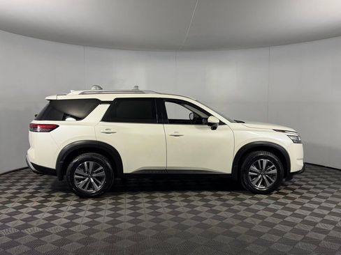 Used 2023 Nissan Pathfinder SL FWD image 7