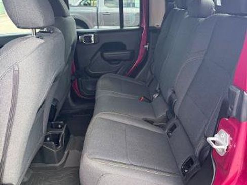 Used 2024 Jeep Gladiator Sport AWD/4WD image 6