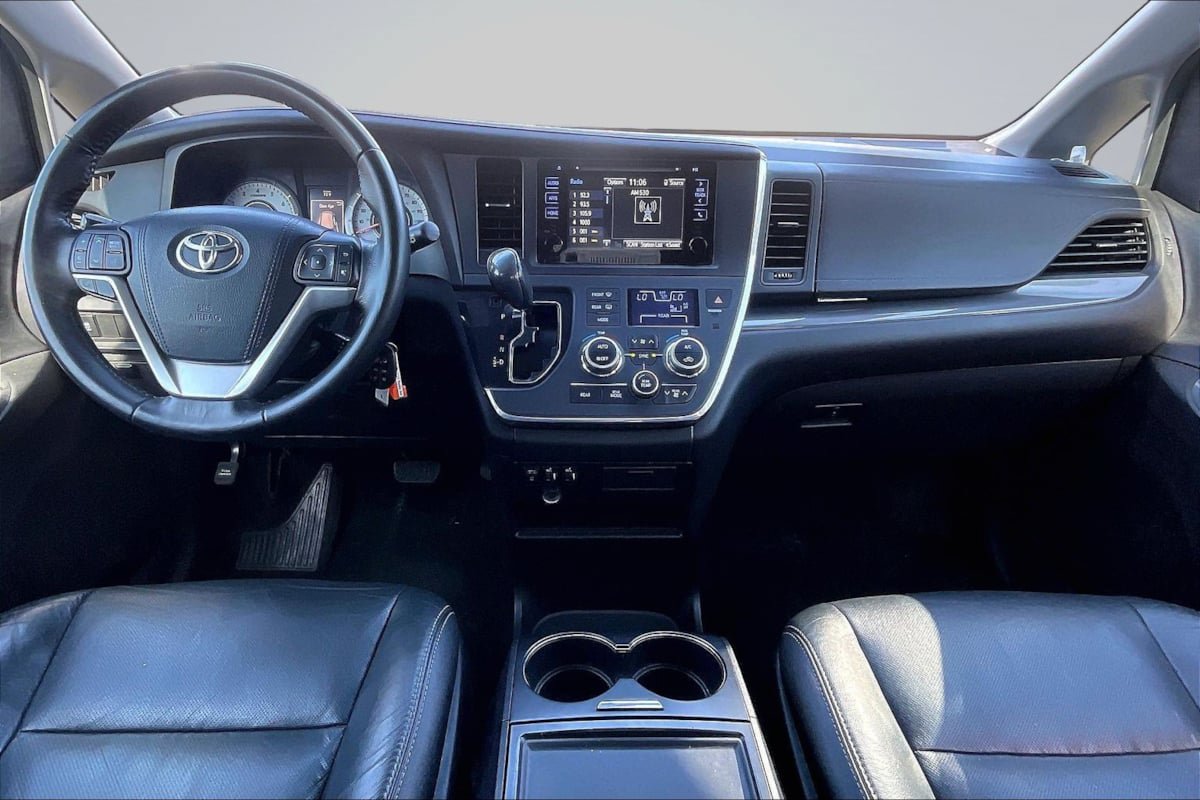 Used 2015 Toyota Sienna SE FWD image 16