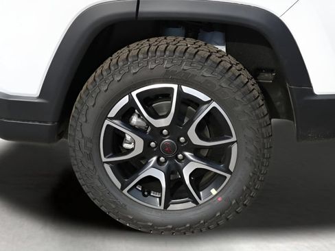 New 2026 Jeep Compass Trailhawk w/ Sun, Sound & Navigation Group AWD/4WD image 8