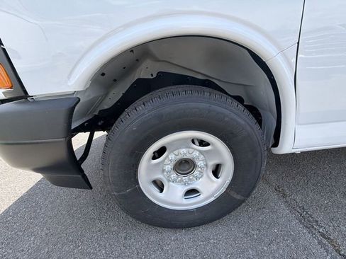 New 2026 GMC Savana 2500 image 10