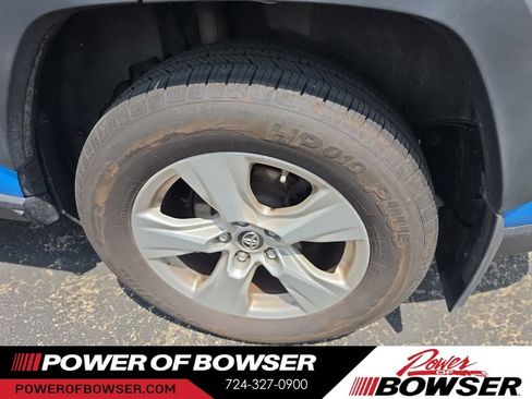 Used 2019 Toyota RAV4 XLE AWD/4WD image 12