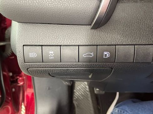 Used 2018 Toyota Camry LE w/ Moonroof Package image 9