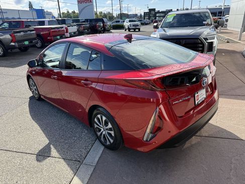 Certified 2021 Toyota Prius Prime Limited FWD image 6
