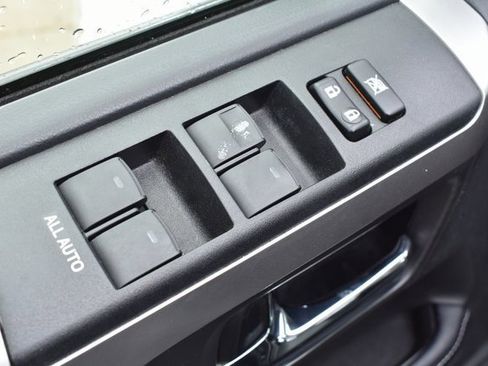 Used 2019 Toyota 4Runner SR5 Premium image 15