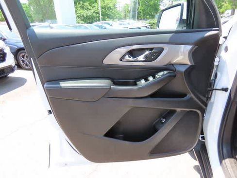 Used 2023 Chevrolet Traverse LT FWD image 17