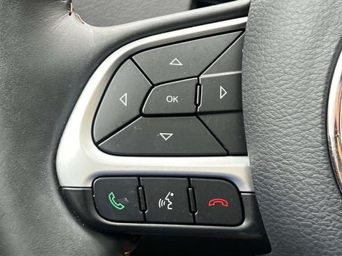 Used 2018 Jeep Compass Limited w/ Navigation Group AWD/4WD image 19