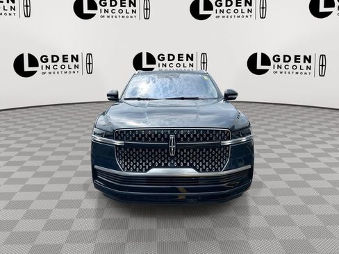 Certified 2025 Lincoln Navigator Reserve AWD/4WD image 3