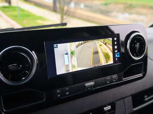 Used 2024 Mercedes-Benz Sprinter 2500 image 33