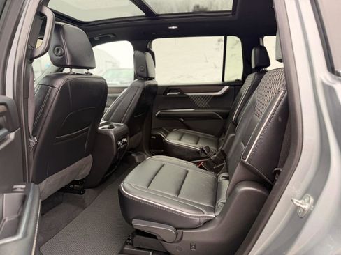 Used 2025 GMC Acadia Denali image 31