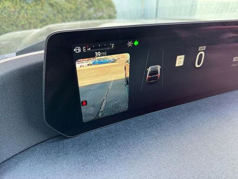 Certified 2025 Ford Expedition Active image 33