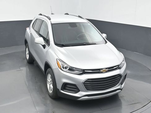 Used 2021 Chevrolet Trax LT w/ Driver Confidence Package image 3