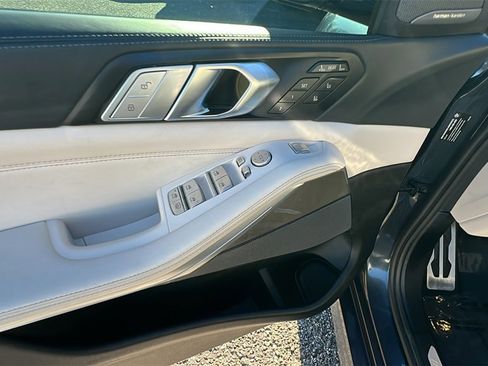 Used 2022 BMW X7 M50i image 12