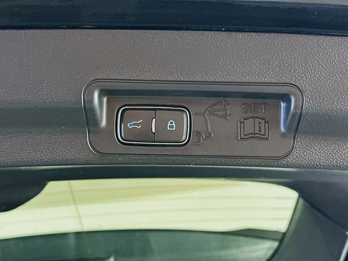 Used 2023 Ford Explorer Limited image 31