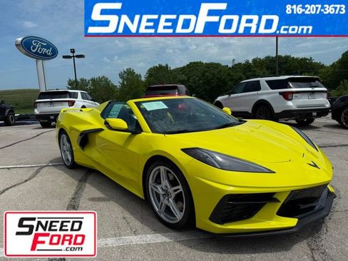 Used 2021 Chevrolet Corvette Stingray w/ Z51 Performance Package image 1