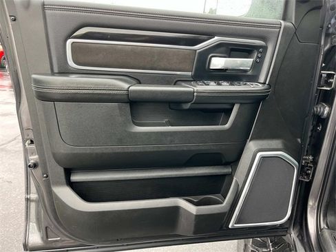 Used 2022 RAM 3500 Laramie image 33
