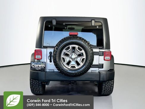 Used 2016 Jeep Wrangler Unlimited Rubicon w/ Connectivity Group image 13