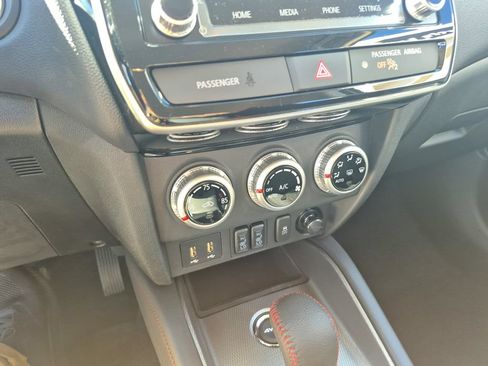 Used 2016 Mitsubishi Outlander GT AWD/4WD image 18