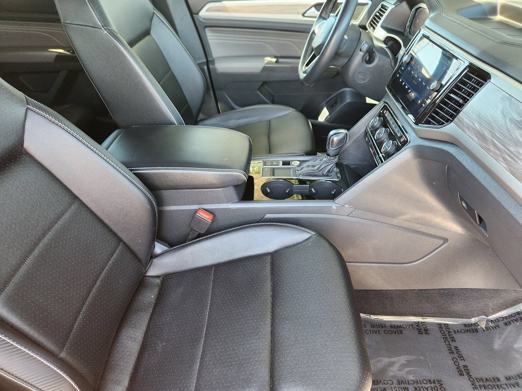 Used 2023 Volkswagen Atlas Cross Sport SE FWD image 5