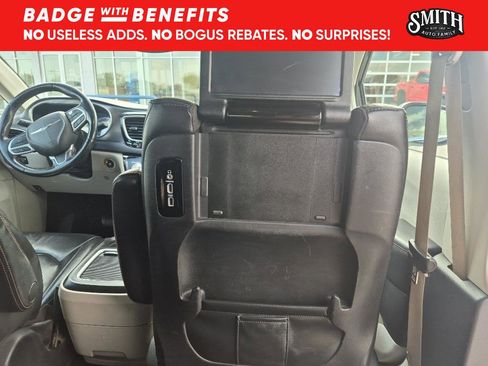 Used 2020 Chrysler Pacifica Touring-L Plus FWD image 13