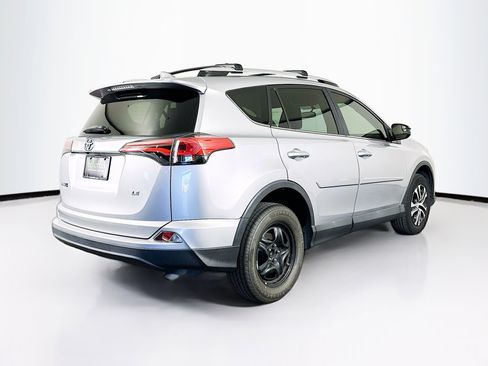 Used 2016 Toyota RAV4 LE image 9
