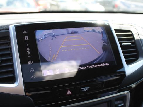 Used 2017 Honda Pilot Touring image 14