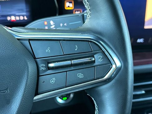 Used 2025 Chevrolet Traverse Z71 AWD/4WD image 38