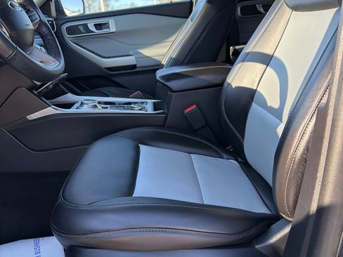 Used 2023 Ford Explorer XLT w/ Equipment Group 202A image 17