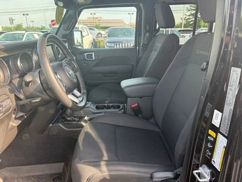 Used 2022 Jeep Wrangler Unlimited Sahara w/ LED Lighting Group AWD/4WD image 15