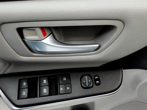 Used 2016 Toyota Camry XLE image 23