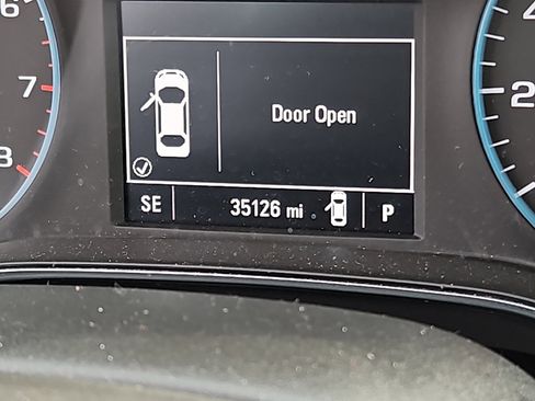 Used 2018 Chevrolet Cruze LT image 21