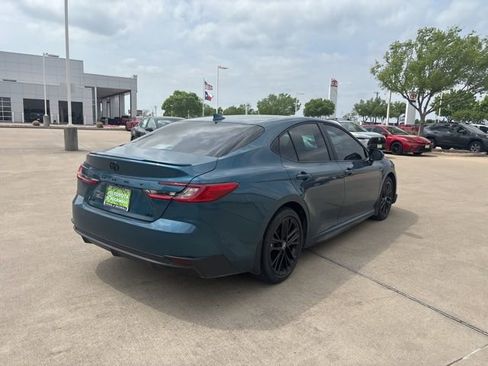 Used 2026 Toyota Camry SE w/ Convenience Package image 5