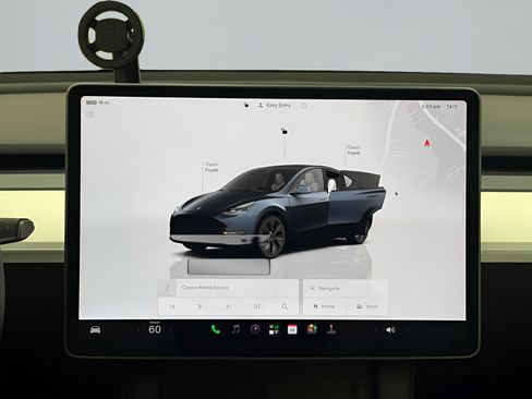 Used 2024 Tesla Model Y Long Range RWD image 9