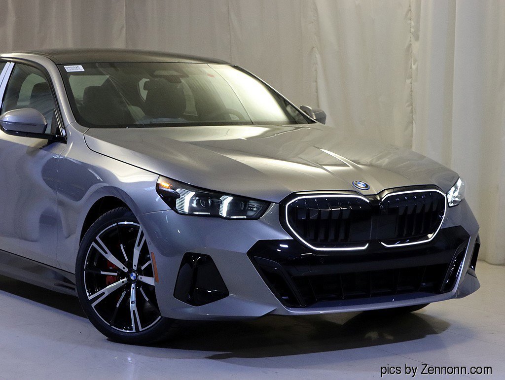 Used 2026 BMW 550e xDrive AWD/4WD image 2