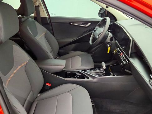 Used 2023 Kia Niro LX FWD image 23