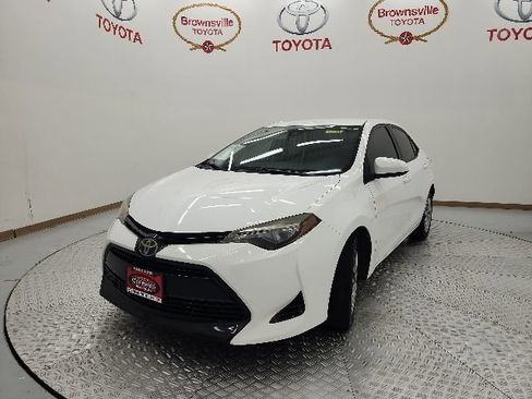 Used 2017 Toyota Corolla LE FWD image 2
