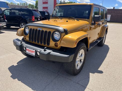 Used 2014 Jeep Wrangler Unlimited Sahara w/ Max Tow Package image 5
