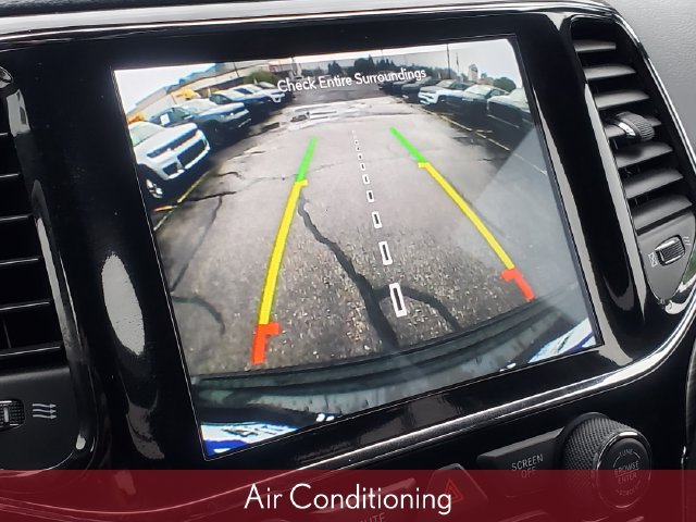 Used 2021 Jeep Grand Cherokee Laredo X AWD/4WD image 17