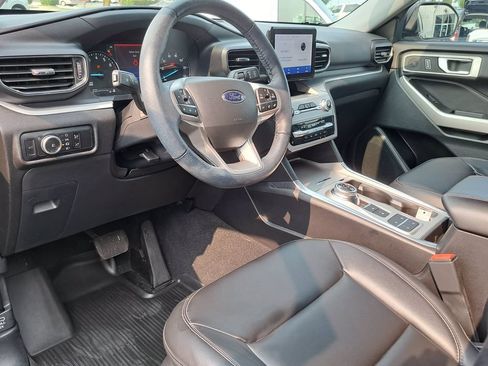 Used 2023 Ford Explorer XLT w/ Equipment Group 202A RWD image 7