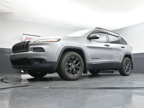 Used 2015 Jeep Cherokee Latitude AWD/4WD image 20