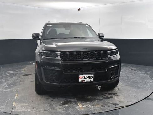 New 2026 Jeep Grand Cherokee Limited AWD/4WD image 2