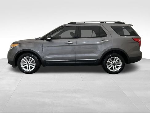 Used 2013 Ford Explorer XLT image 2