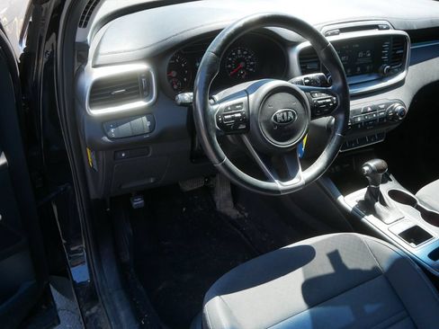 Used 2017 Kia Sorento AWD w/ LX Convenience Package image 11