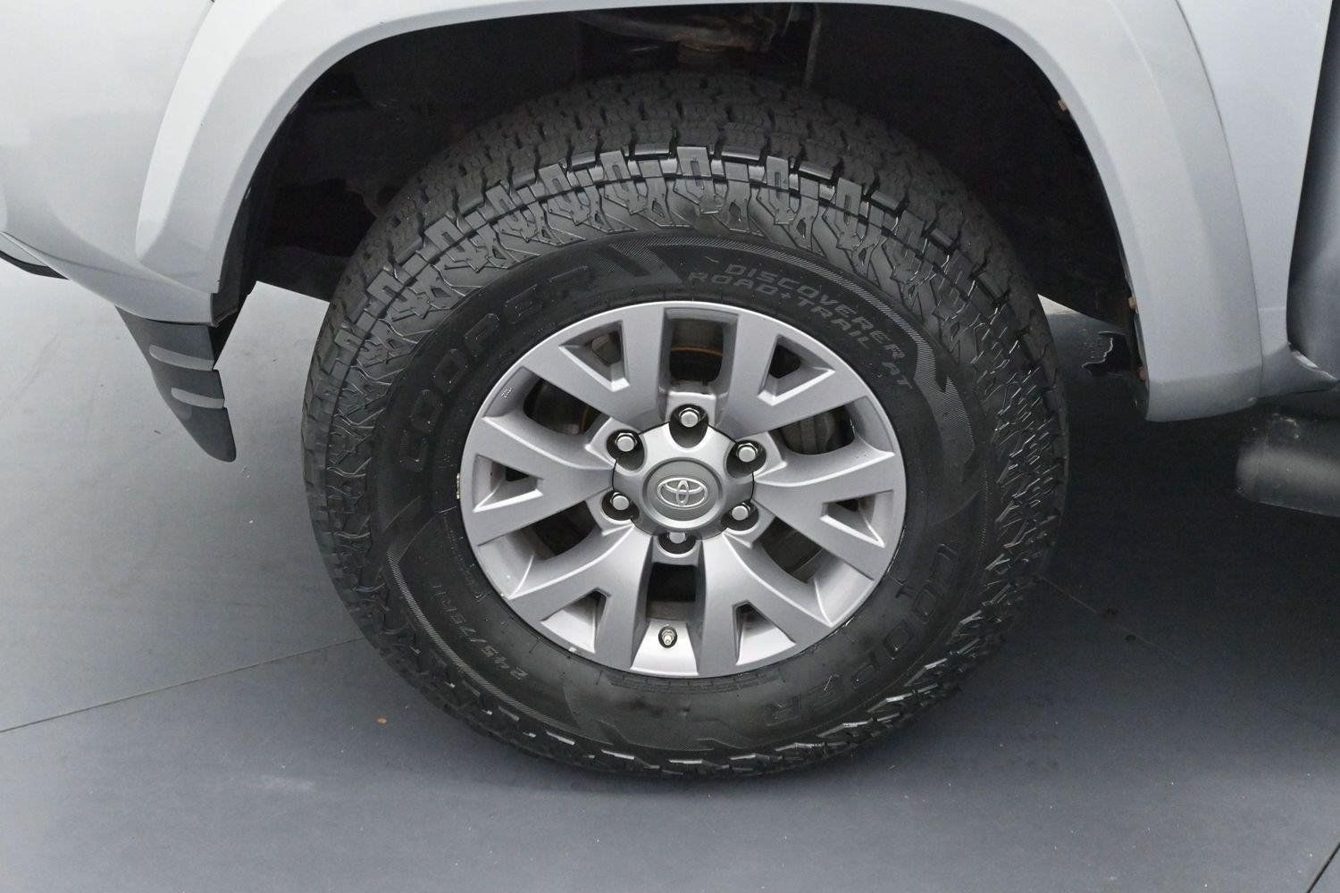 Used 2019 Toyota Tacoma SR5 AWD/4WD image 27