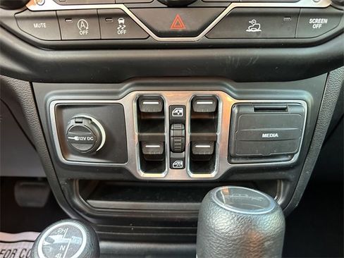 Used 2023 Jeep Gladiator Overland image 20