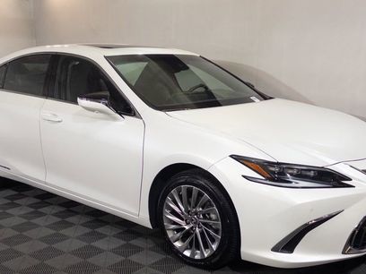 Certified 2022 Lexus ES 300h w/ Accessory Package