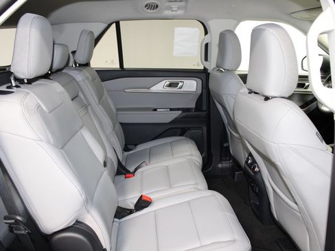 New 2026 Ford Explorer Active w/ Active Comfort Package RWD image 32
