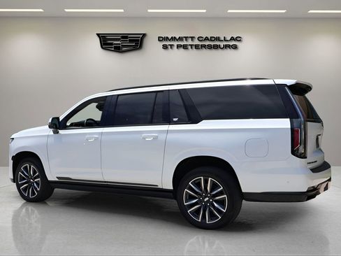 Certified 2022 Cadillac Escalade ESV Sport w/ Touring Package AWD/4WD image 3