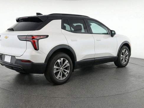 Used 2025 Chevrolet Equinox LT image 9